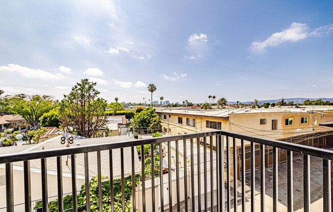 2055 S Garth
