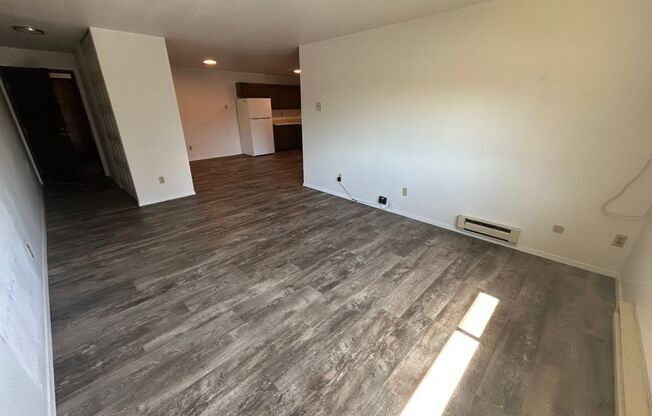 2 beds, 1.5 baths, $1,350, Unit 214