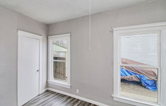 5 beds, 2 baths, $2,300