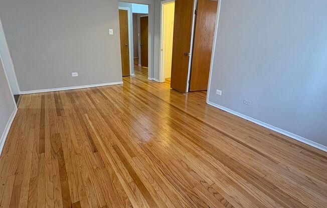 3 beds, 1 bath, 1,003 sqft, $1,250, Unit CA 143.5-2W