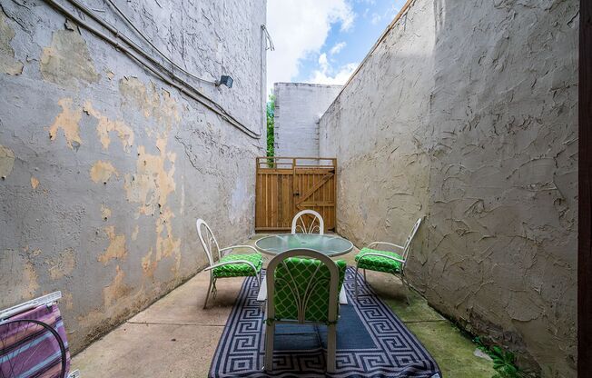 1122 E Passyunk Ave