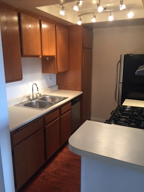 2 beds, 2 baths, 700 sqft, $2,500