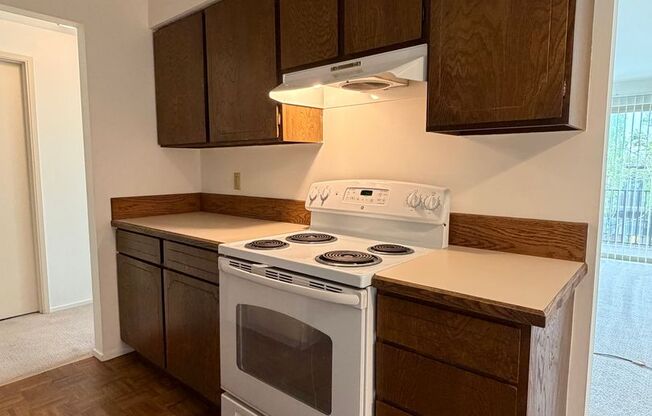 1 Bed / 1 Bath Houghton condo in Kirkland $1,895/month