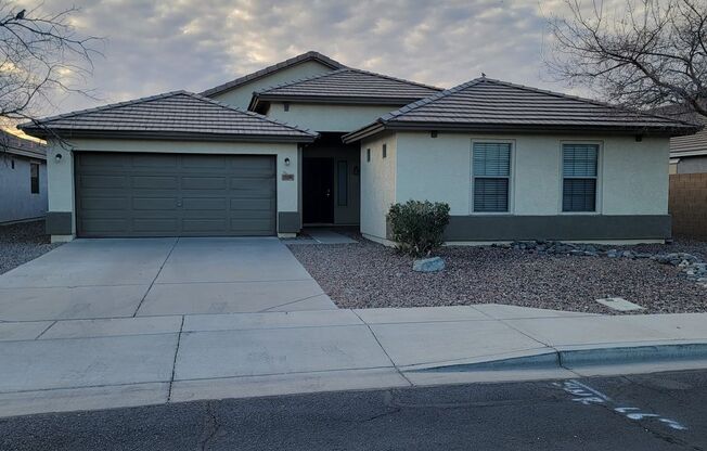 4 Bedroom with a Large Den - Buckeye!