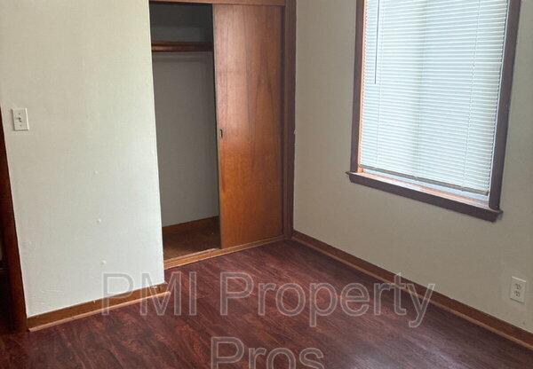 1981 W VILLARD AVE