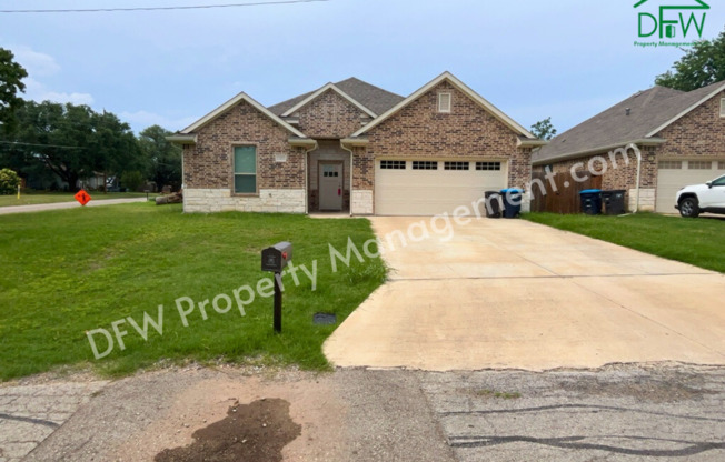 Beautiful 3 Bedroom 2 Bathroom Home for Lease in Euless