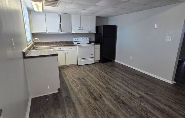 2 beds, 1 bath, 950 sqft, $875, Unit 38