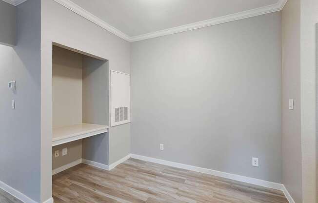 2 beds, 1 bath, 912 sqft, $1,516