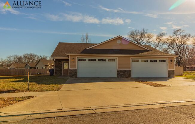 3 beds, 2.5 baths, $1,600