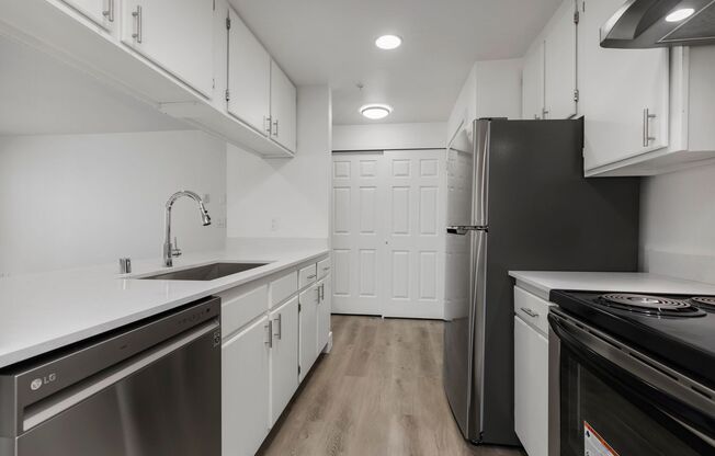2 beds, 1 bath, 950 sqft, $1,925, Unit UNIT 2B