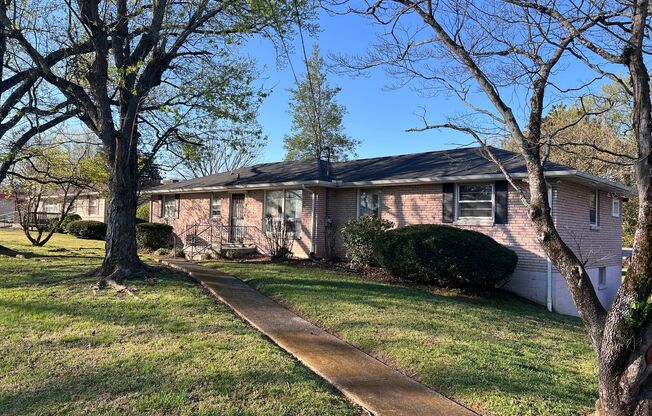 Glengarry Park with Large Yard