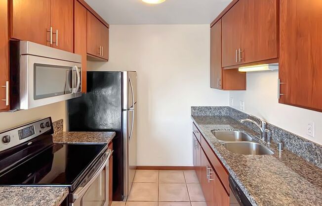 Beautiful 1B 1BA Condo w/ AC and Community Pool!
