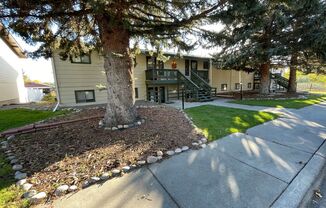 2 beds, 1 bath, $1,050, Unit 1232 Yellowstone