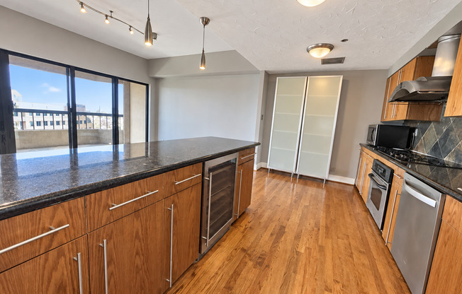 2 beds, 2 baths, $3,395, Unit # 1703