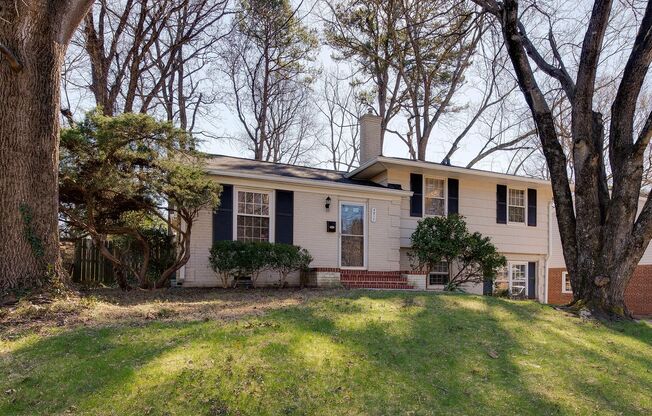 Charming and hard to find 5 bedroom home in Madison Park!