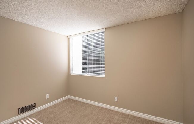 2 beds, 1.5 baths, 885 sqft, $2,295, Unit 030