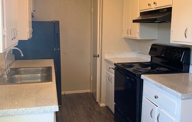 1 bed, 1 bath, 670 sqft, $945, Unit 215