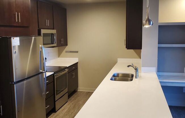 2 beds, 2 baths, 995 sqft, $1,900, Unit 206