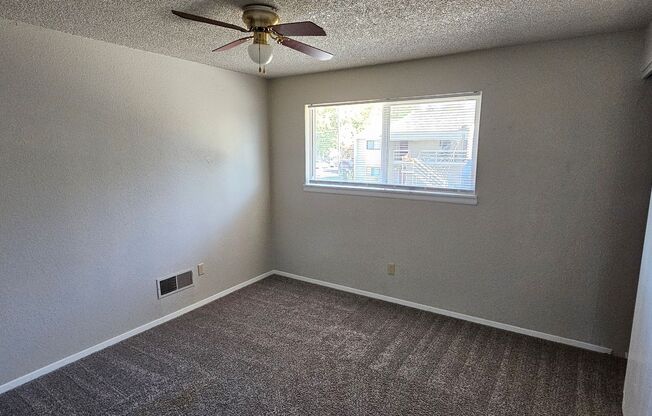 2 beds, 1 bath, $1,295, Unit 2237 S Salmon Lane