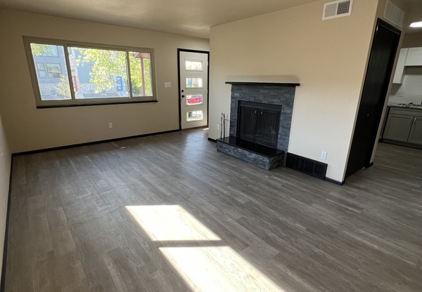 312 E 27 ST
