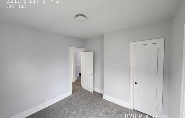 3215 E 117 ST