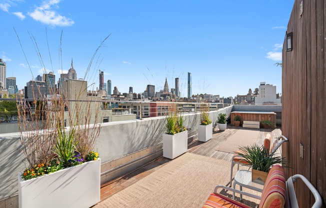 151 W 17 ST