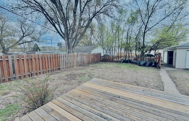 Great crystal home with huge fenced in backyard! Awesome home for entertaining!!