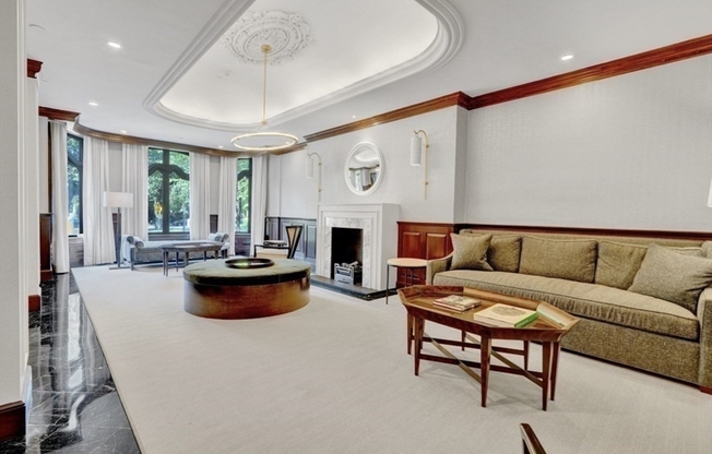 1 bed, 1 bath, 613 sqft, $4,300, Unit 809