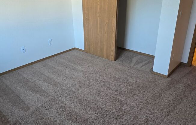 2 beds, 1 bath, 1,050 sqft, $1,269, Unit PL   7610