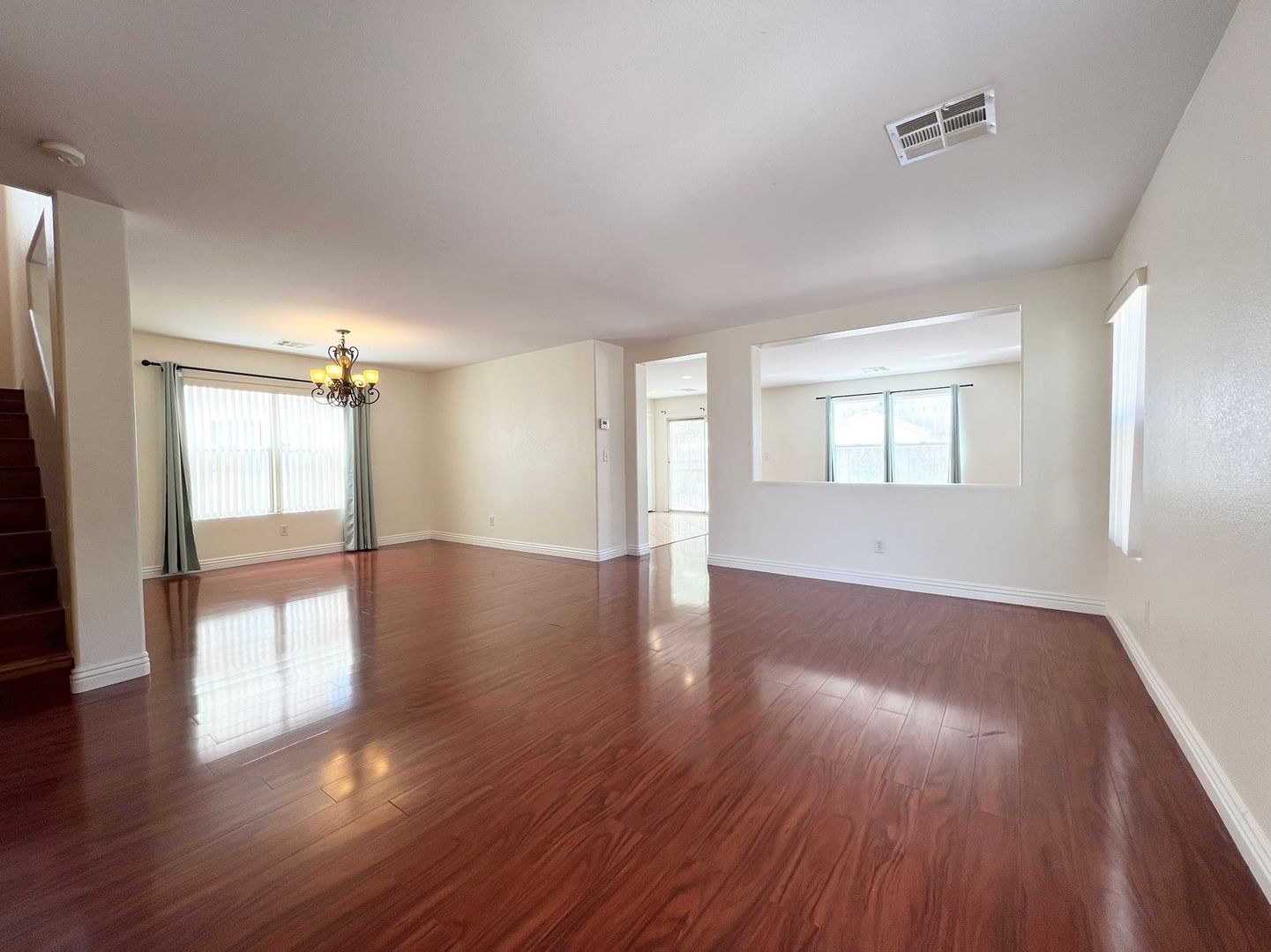 Beautiful 3 bedroom 2.5 bathroom 2 story house