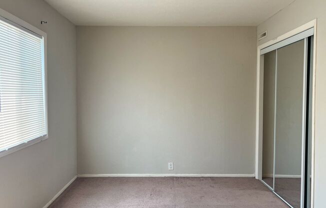 2 beds, 1 bath, 784 sqft, $1,100, Unit 1812 3W