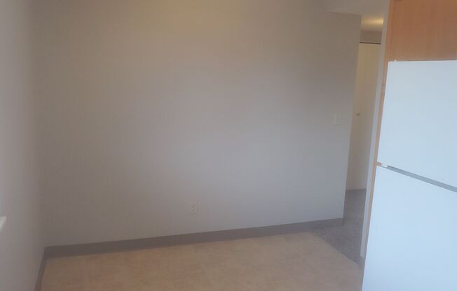 2 beds, 1 bath, $1,095, Unit 1