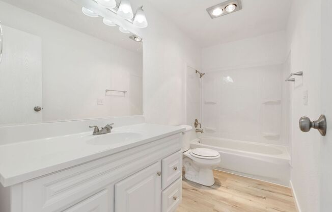 1 bed, 1 bath, 638 sqft, $1,395, Unit 33