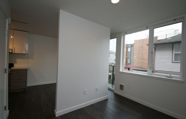 Studio, 1 bath, 356 sqft, $1,550, Unit 312 NEW