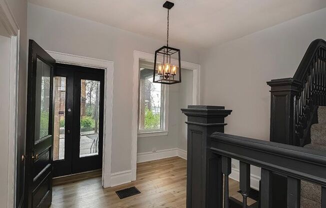 Stately Luxury Living in Schenley Heights – Now Leasing