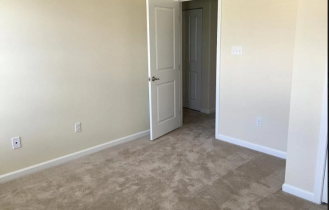 Gorgeous 3 BD/ 2.5 BA Townhouse Available in Wexford!