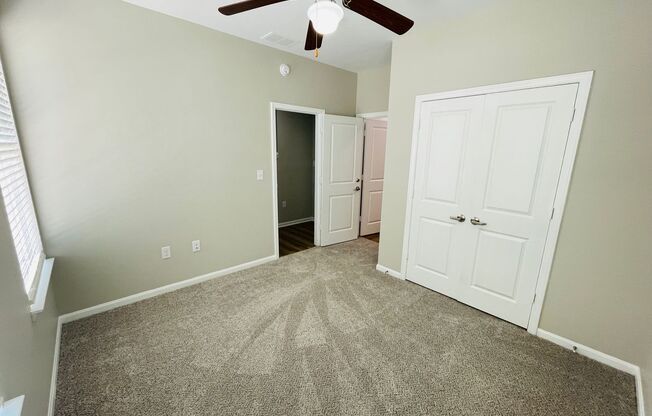 4BD/4.5BA in ROWANDALE!