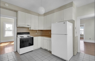 3 beds, 1 bath, 1,100 sqft, $3,000, Unit 2