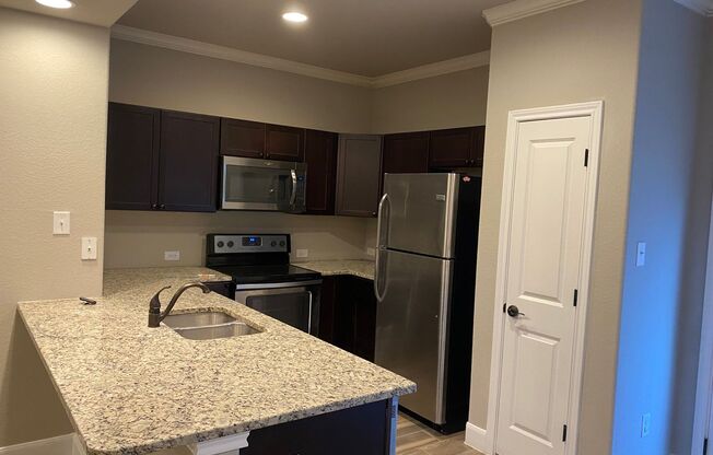 Beatutiful 3 BR / 2.5 Bath Unit in Northeast ISD