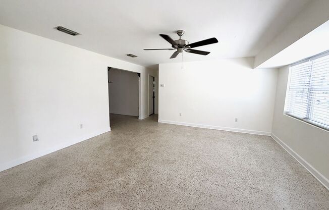 3/2/1 car garage in S. Ft. Myers Off Cypress Lake!