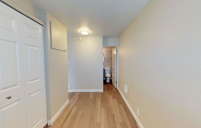 Studio, 1 bath, 355 sqft, $1,350, Unit 405