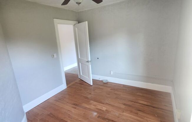 2 beds, 1 bath, 861 sqft, $950