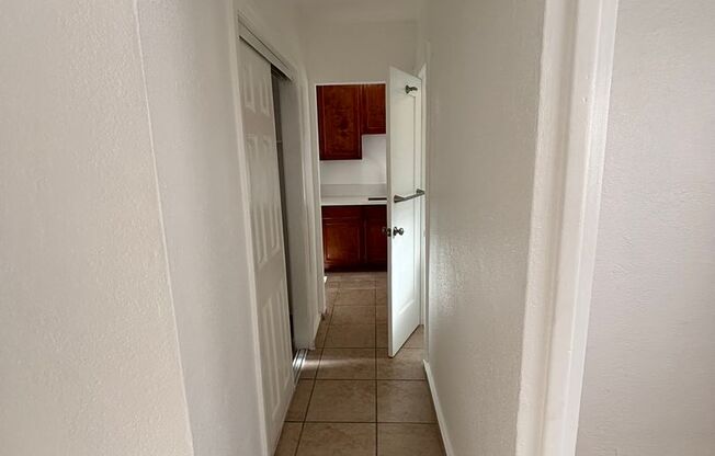 Studio, 1 bath, 450 sqft, $1,550, Unit 812 4/5