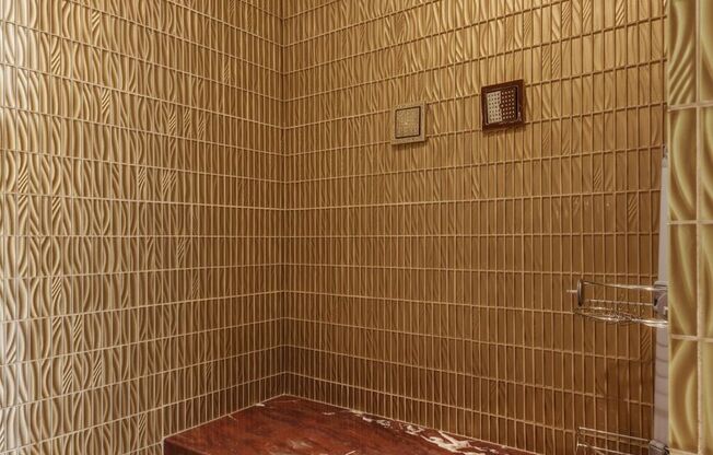 2 beds, 2.5 baths, $17,000