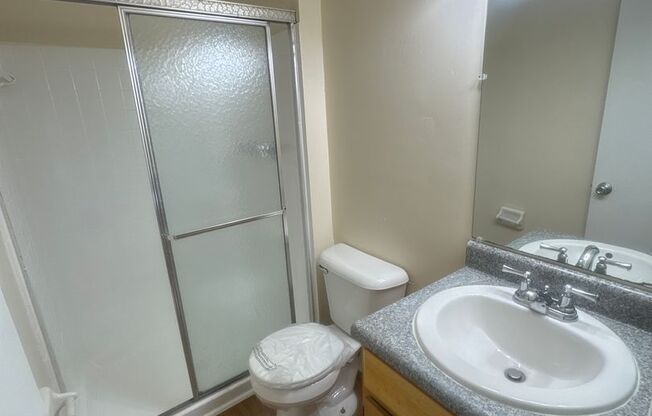 3 beds, 2 baths, 1,300 sqft, $2,150, Unit 3335 #201