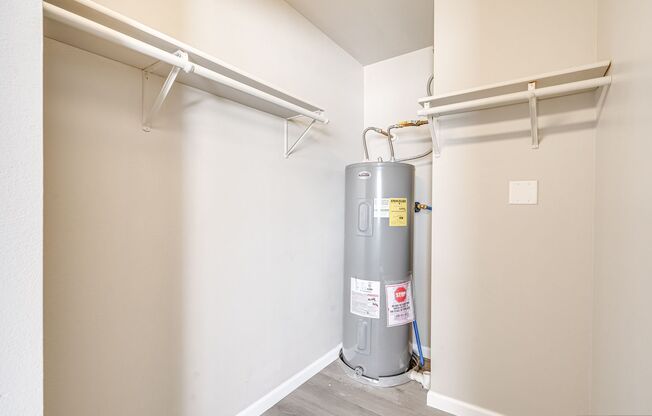 3 beds, 1.5 baths, 1,300 sqft, $1,699, Unit 105 - 01