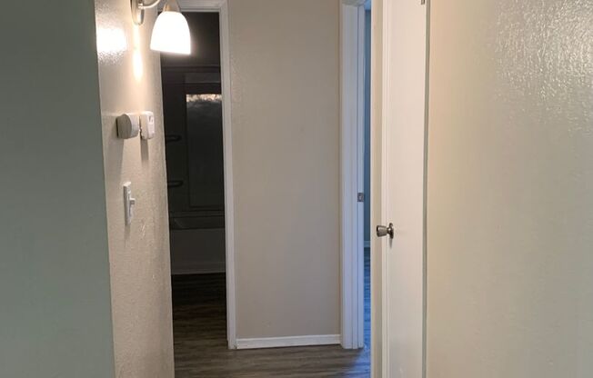 2 beds, 1 bath, 830 sqft, $1,450