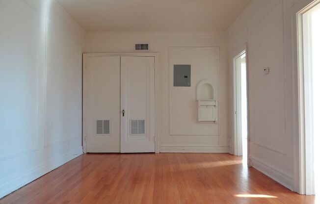 1 bed, 1 bath, $1,200, Unit 28 2N