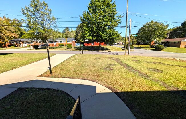 Minutes from Uptown! Updated 3 Bedroom Ranch Home!