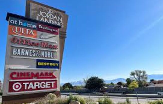 2 beds, 1 bath, 810 sqft, $1,299, Unit 29